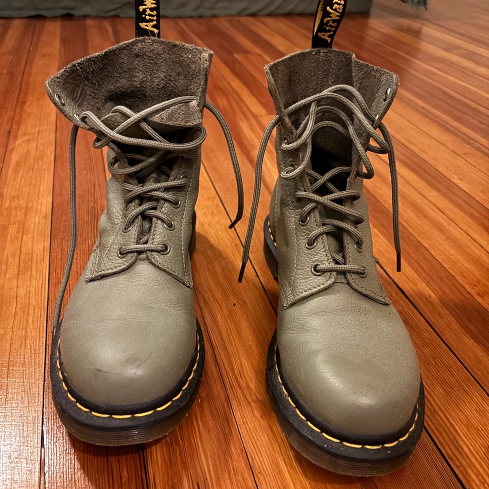 Limited edition olive green Dr. Martens size U.S. 10